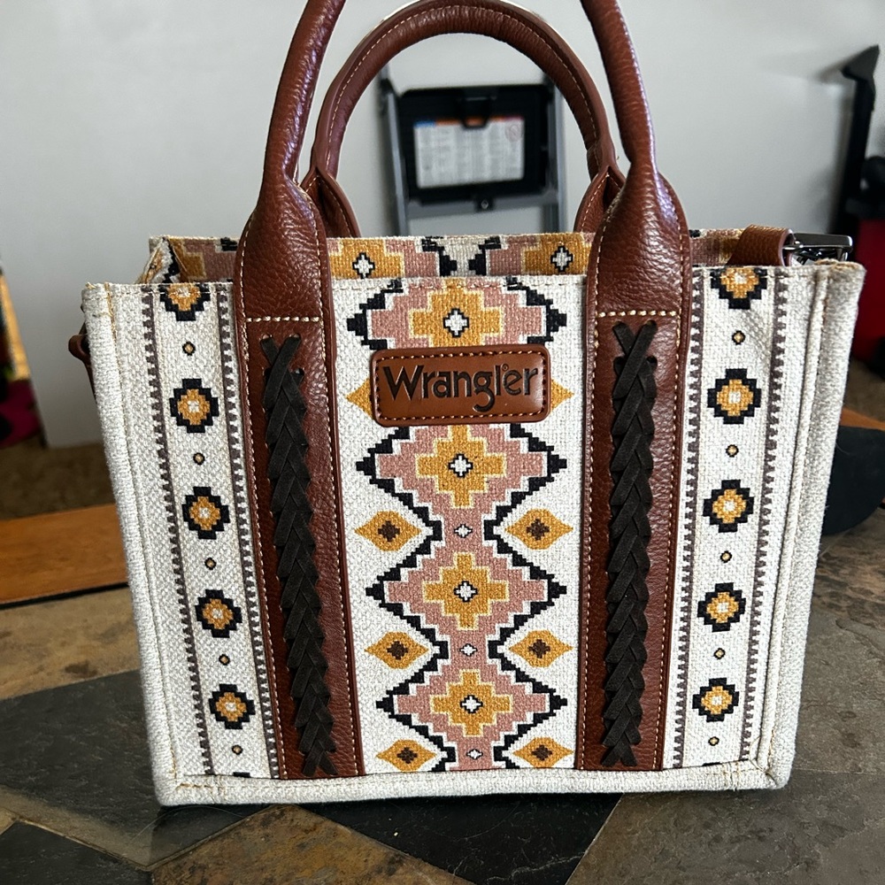 WRANGLER CROSS BODY PURSE
